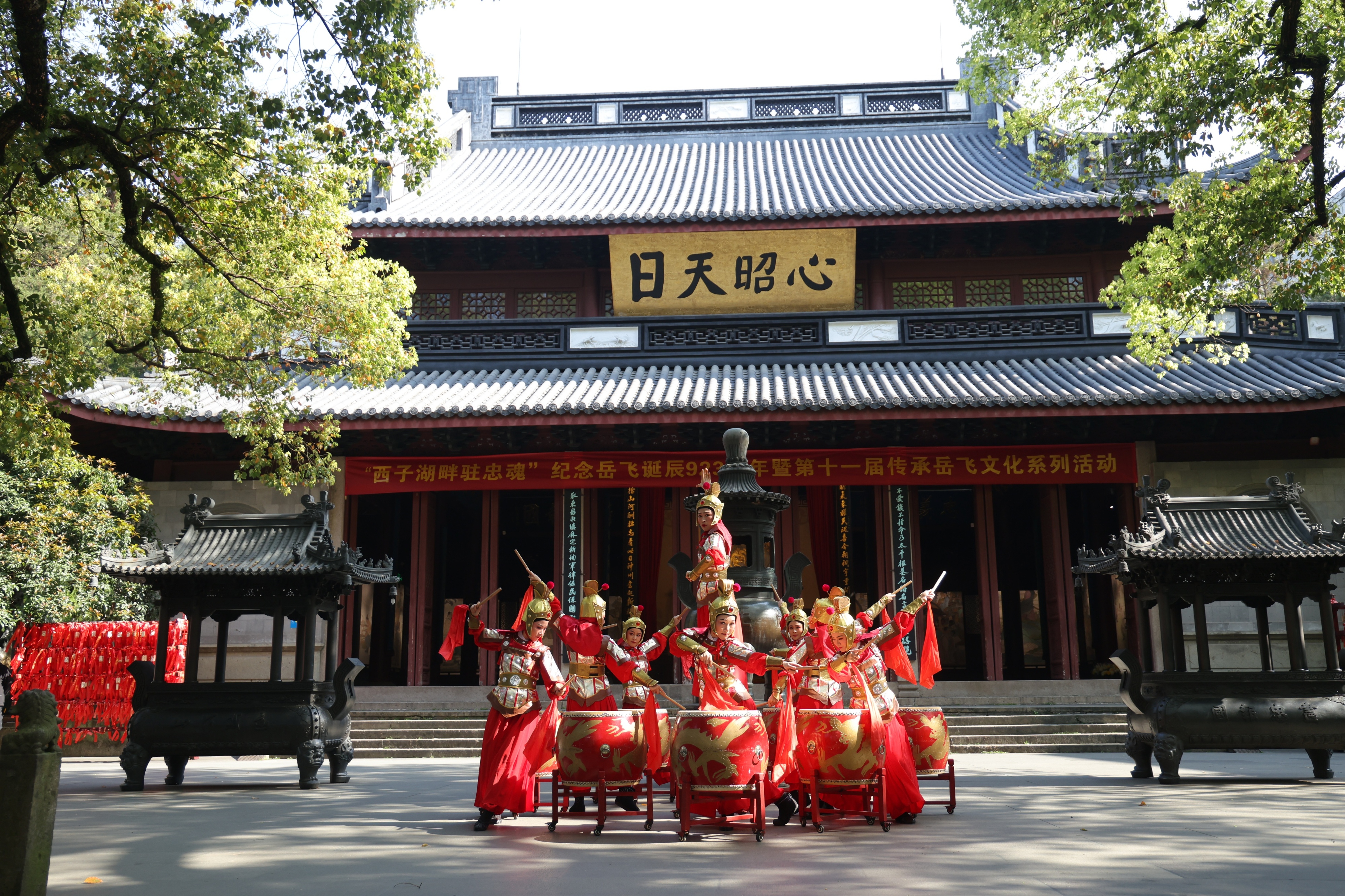 《鼓赞岳歌》暖场表演