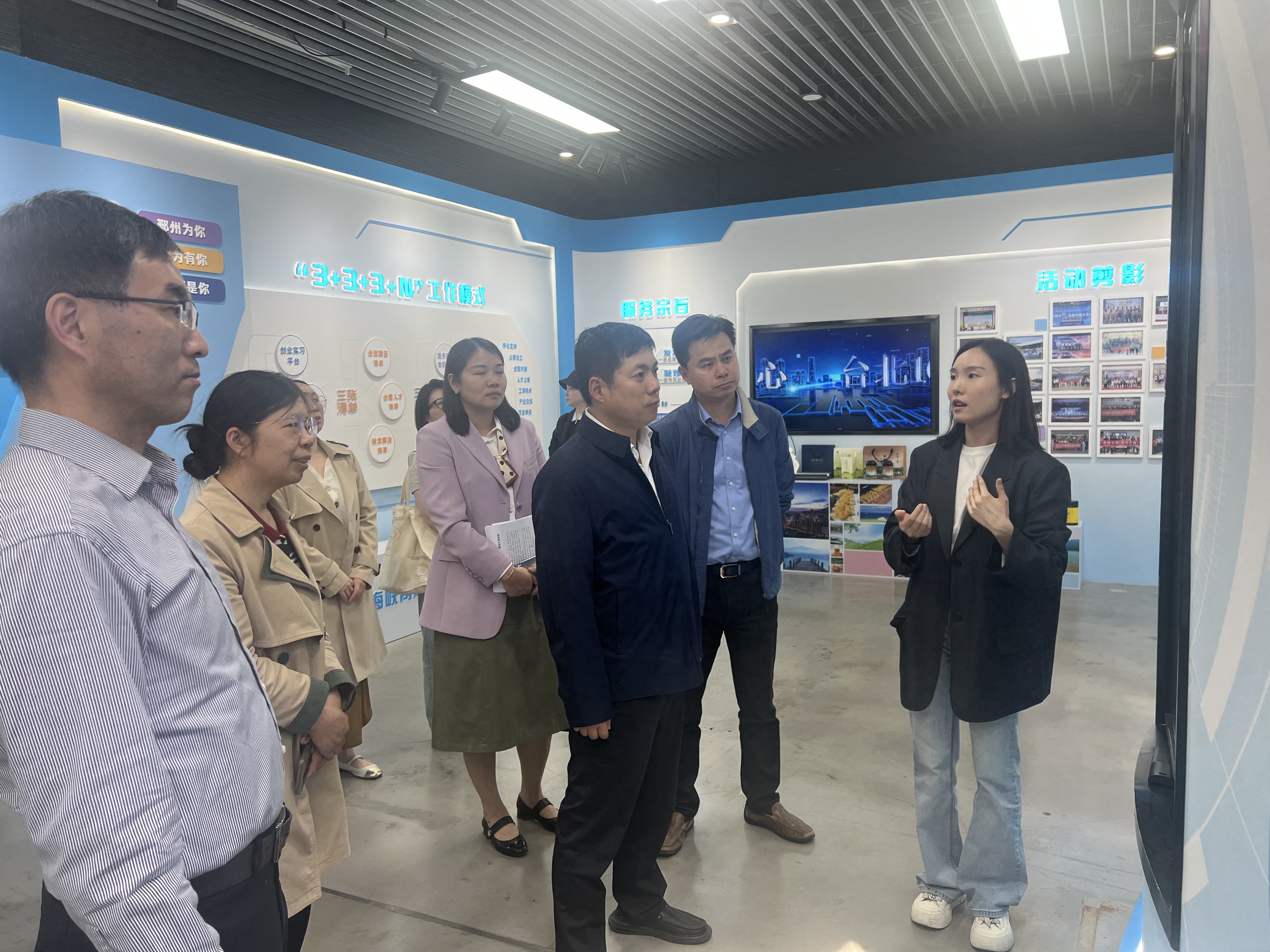 1调研宁波海峡两岸青年创业基地.jpg