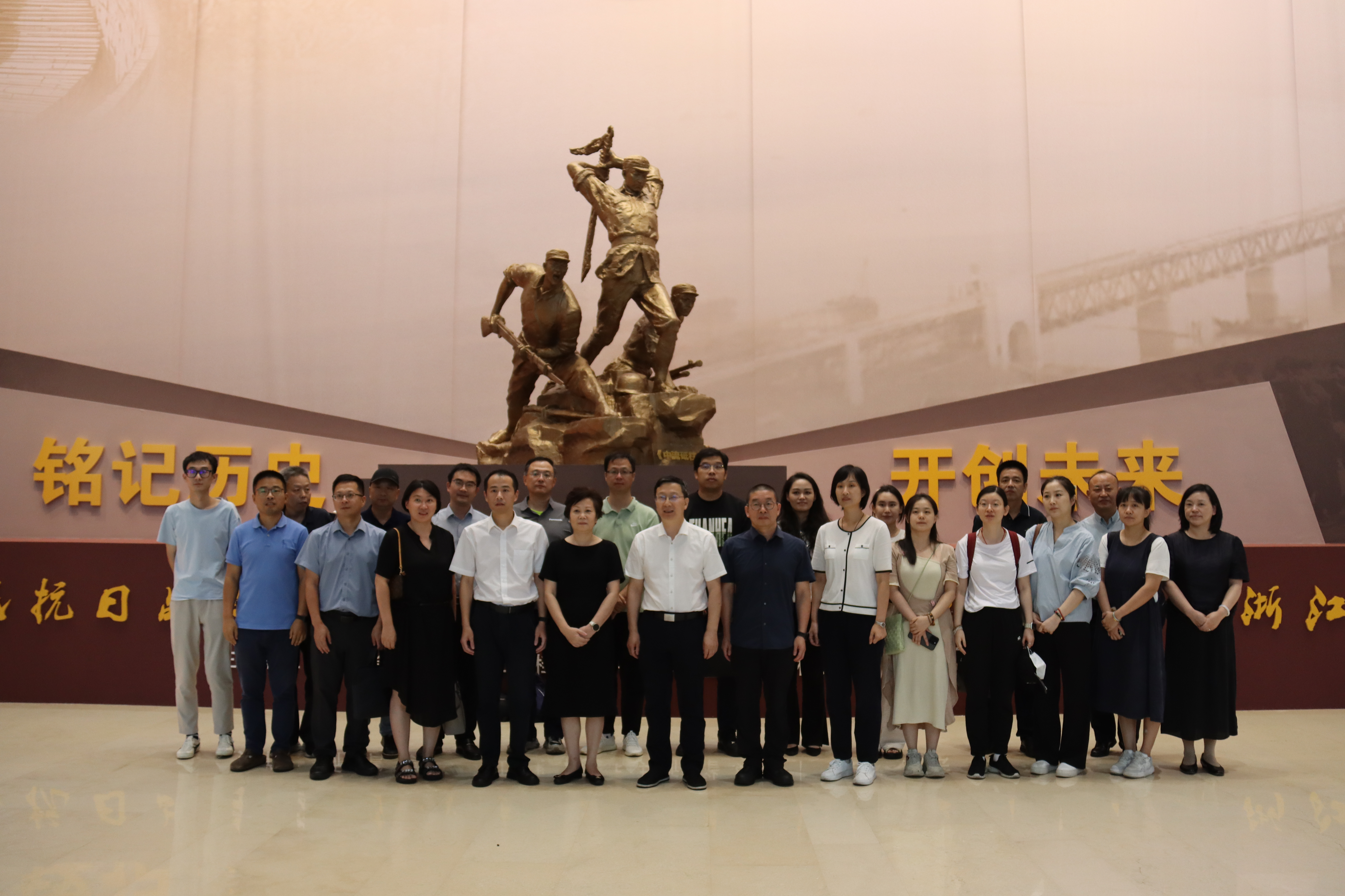 参观合照.JPG